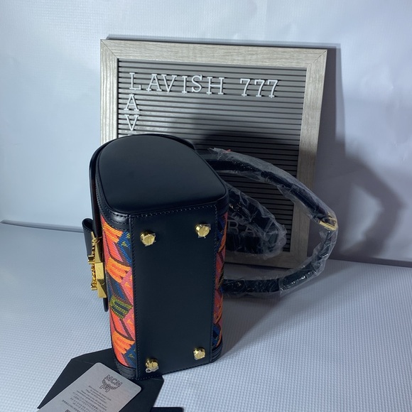 Mcm 2 way bag with dust bag and card - Picture 2 of 9